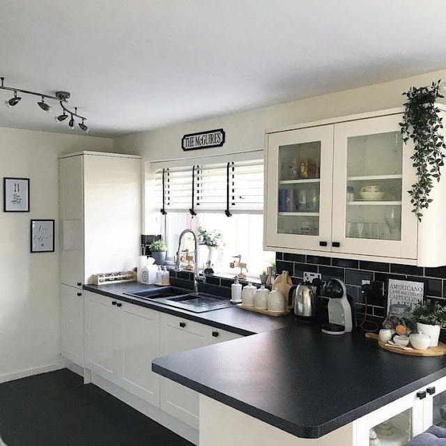 Ideas for a black-and-white kitchen Ideas for a black-and-white kitchen