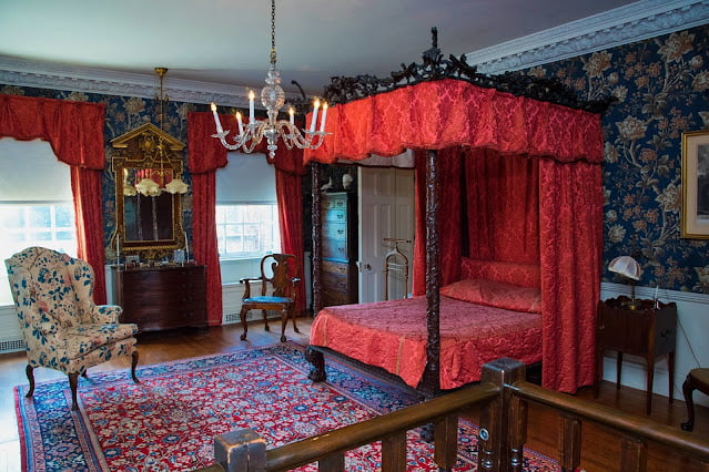 small bedroom ideas for couples on a budget