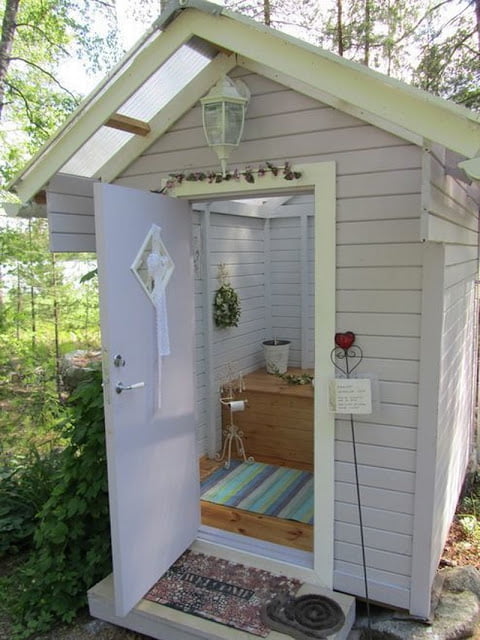 outdoor bathroom and toilet ideas