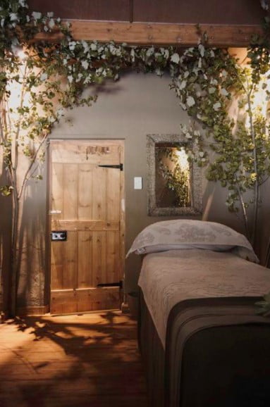 natural theme 3x4 hotel room design