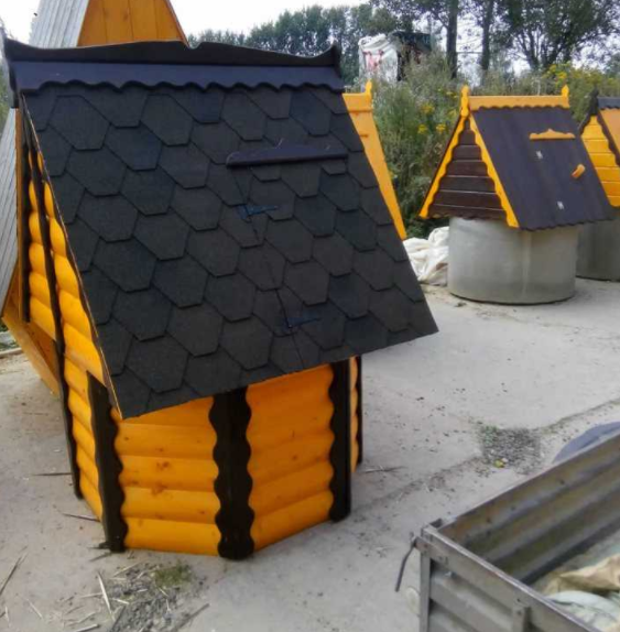 pictures of well houses