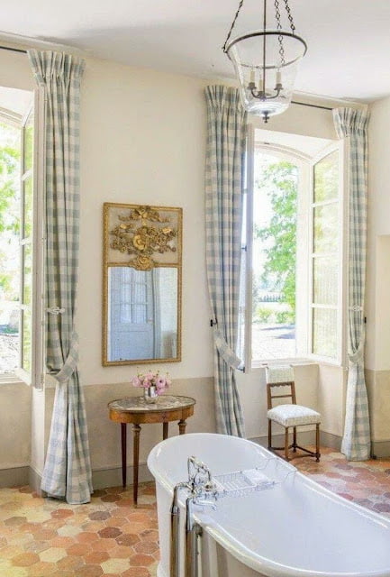 Provence style curtains for the bathroom Provence style curtains for the bathroom