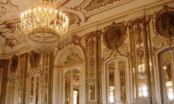 Gold Paint Colors for Living Room, Luxurious Like a Palace