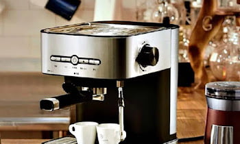 Comment faire du café avec une cafetière italienne en 6 étapes