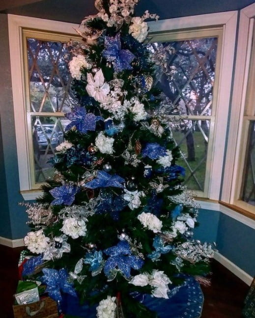 christmas tree decoration with flowers christmas tree decoration with flowers