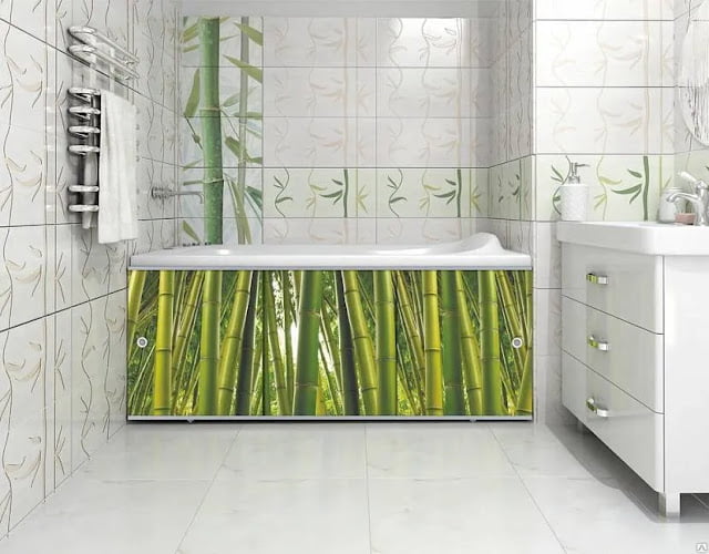 Bathtub glass screen and green bamboo tile Bathtub glass screen and green bamboo tile