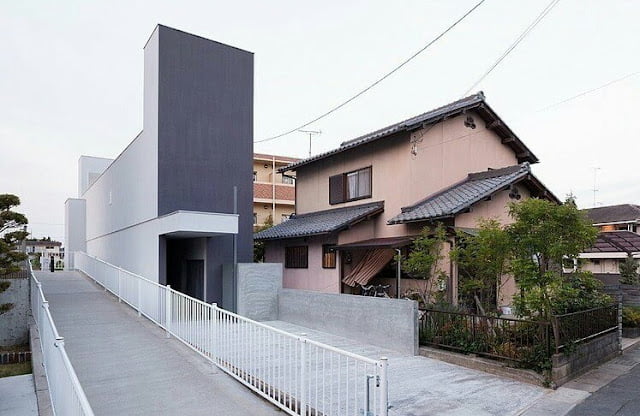 2 storey small house design with rooftop