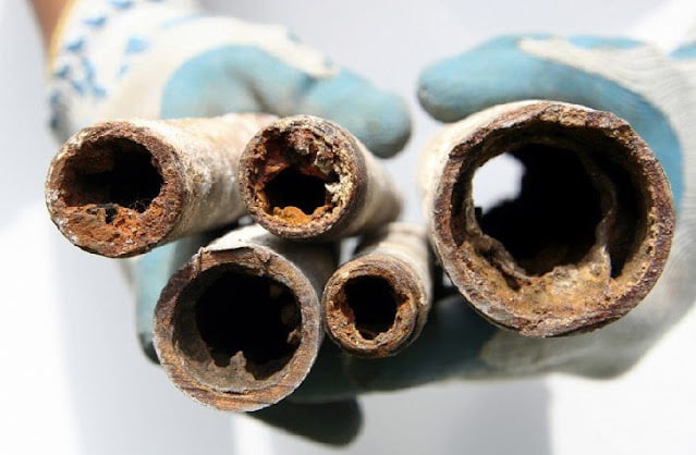 how to clean water pipes in your house