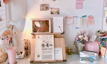 How To Decorate Study Table in 10 Easy Steps