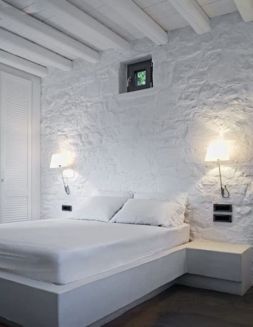 minimalist 3×3 hotel room design