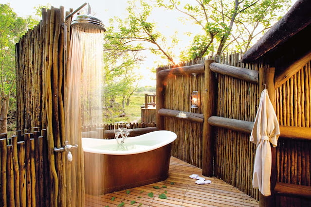 outdoor bathroom and toilet ideas