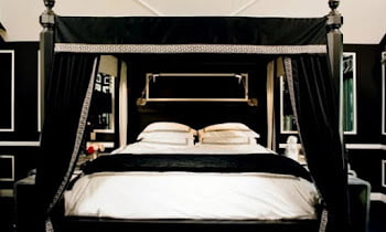 Black And White Colors To Create An Elegant Bedroom