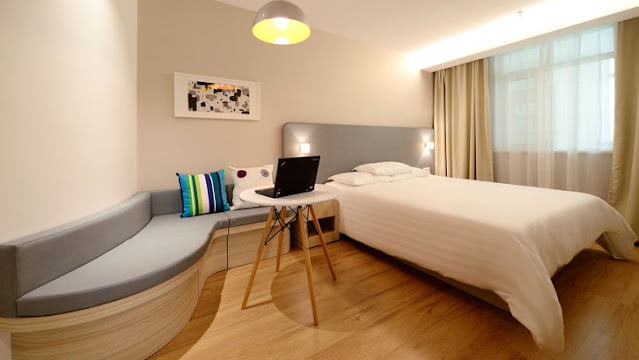 Minimalist House Paint Colors in the Bedroom