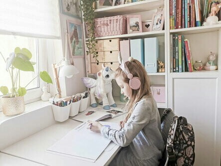 How to choose lighting in a girl's bedroom