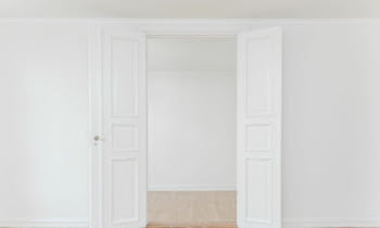 How to paint front door without removing it in 6 steps