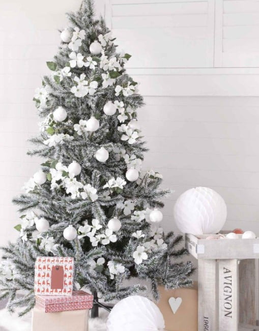christmas tree decoration with flowers christmas tree decoration with flowers