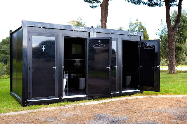 outdoor bathroom and toilet ideas