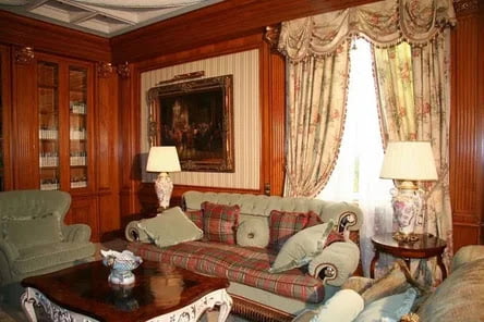 interior english style interior english style, Geometric and floral prints in the interior of the room