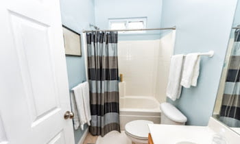 4 Best Ways to Choose a Bathroom Door