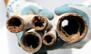 how to clean water pipes in your house