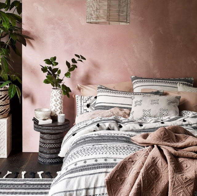 pink room decor ideas