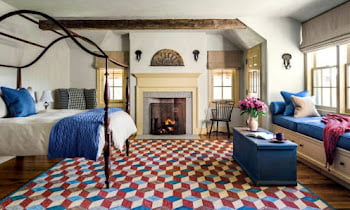 10 Modern Bedroom Decorating Ideas with Carpets