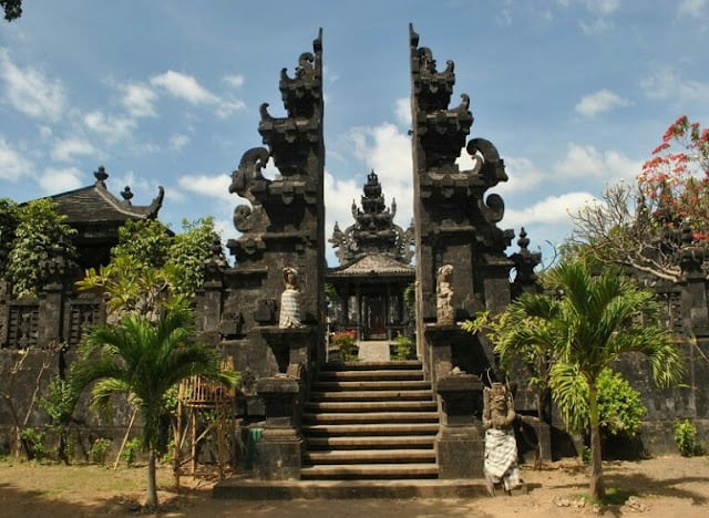 traditional houses in indonesia