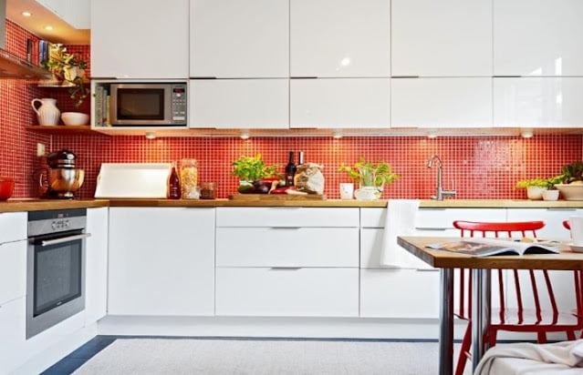 red kitchen backsplash