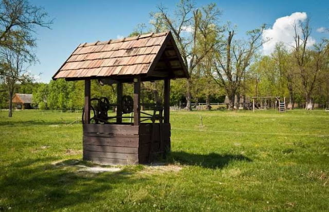 Pictures of Well Houses