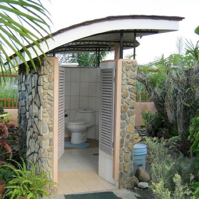 outdoor bathroom and toilet ideas