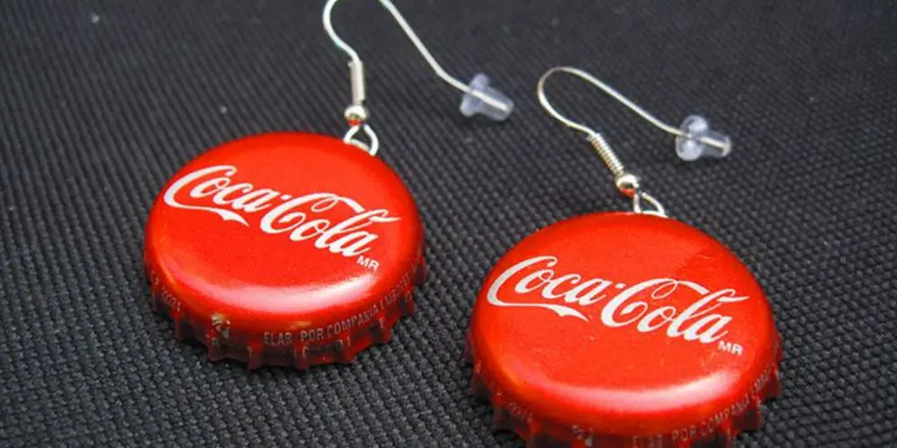 How to Make Crafts from Used Bottle Caps