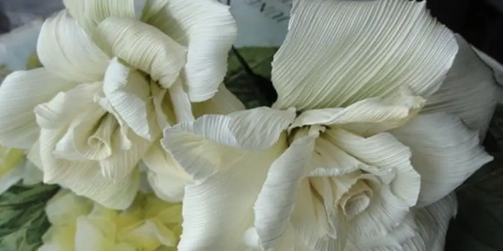 how to make roses from corn husks